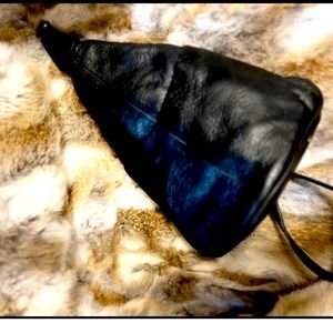 VTG. T Backpack, Cowhide Leather Women's Crossbody Bag Sling Chest Bags